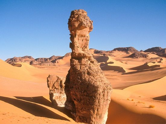 アルジェリア周遊ツアー　世界遺産タッシリ・ナジェール、タドラルト、ティン・メルズーガなどサハラ砂漠を巡る＜8泊9日／9月～5月／英語ガイド／アルジェ発着＞