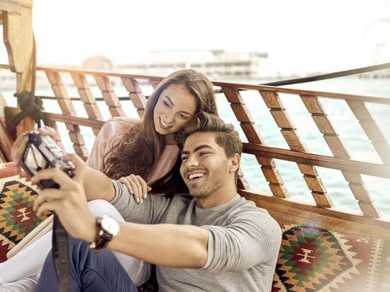 伝統船アブラでドバイ運河クルーズ＜60分／ドバイ発＞