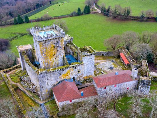 Pambre_Castle_in_Palas_de_Rei_AdobeStock_404000984