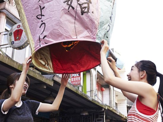 【送迎】松山空港⇔台北市内＆九份＆十分☆最大8名乗り貸切＜中国語ドライバー＞