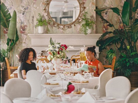 ベルモンド・マウント・ネルソン・ホテル（BELMOND MOUNT NELSON HOTEL）アフタヌーンティー食事券＆予約＜往復送迎付／ケープタウン発＞