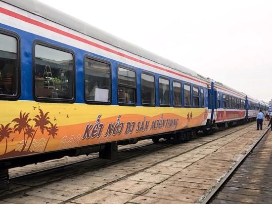 鉄道で行く！世界遺産フエ観光1泊2日ツアー 王宮＋カイディン帝廟＋ティエンムー寺＜ダナンorホイアン発／5つ星ホテルに宿泊／日本語ガイド／食事付き＞