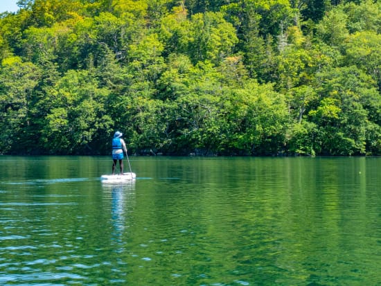 屈斜路湖和琴半島SUPツアー 北海道絶景の湖で水上をゆったりと探検するコース＜7月～9月＞
