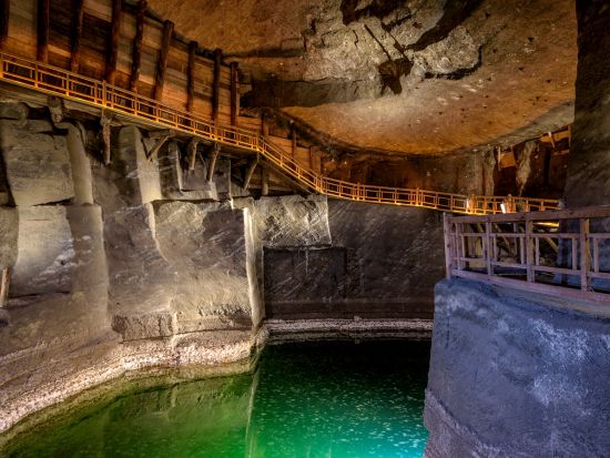 ワルシャワ＆クラクフ＆ベルリン世界遺産3都市ツアー4泊5日　アウシュヴィッツ＆ヴィエリチカ込み　ベルリン観光付プランも＜日本語ガイド／ワルシャワ発ベルリン着＞