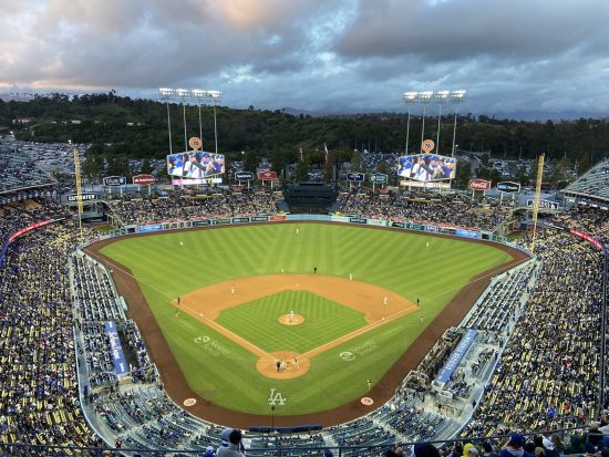ロサンゼルス・ドジャースチーム　野球観戦プリゲームツアー　選手使用用具に触れて写真撮影できる特別体験付き＜3～9月／日本語ガイド＞by JTB マイバス