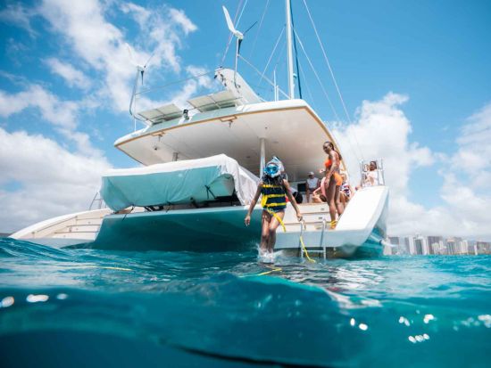 貸切ボートチャーター　豪華プライベートヨットで行くオアフ島発マウイ島宿泊クルーズ！カスタマイズ可能なプラン内容＜1～6泊／食事3食付き／ケワロ湾発＞