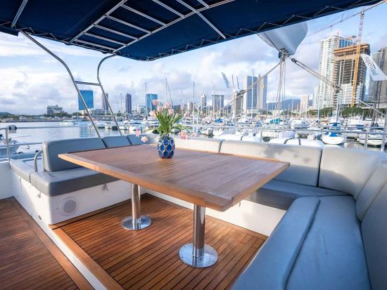 貸切ボートチャーター　豪華プライベートヨットで行くオアフ島発マウイ島宿泊クルーズ！カスタマイズ可能なプラン内容＜1～6泊／食事3食付き／ケワロ湾発＞