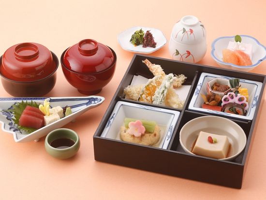 24.AG 京料理 花ごころ「松花堂弁当」