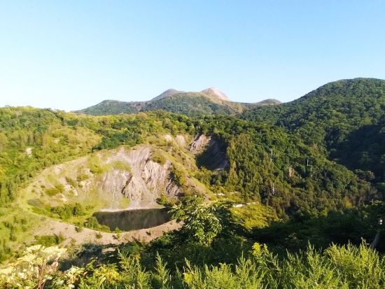 洞爺湖有珠山ジオパーク トレッキングプライベートツアー　有珠山の噴火で生まれた景色をガイドスタッフがご案内！＜5～12月／洞爺湖 鶴雅リゾート洸の謌集合＞