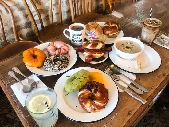 韓国フォトジェニックツアー　ロンドンベーグルの昼食＆益善洞カフェ＆北村韓屋村観光＆広蔵市場&韓服体験 ＜日本語ガイド＞