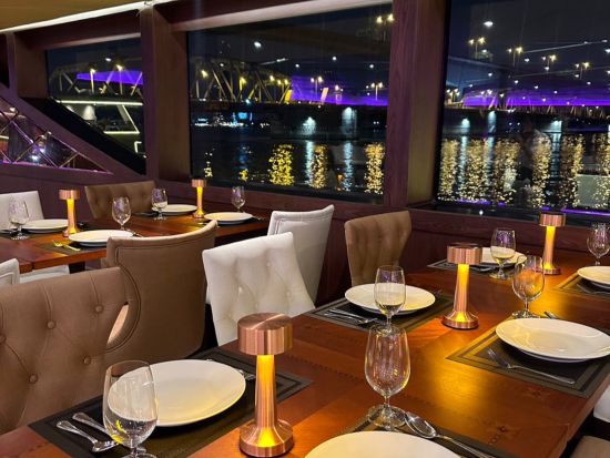 オプレンス・デイナークルーズ（The Opulence Cruise）エレガントな船内で充実ビュッフェ＆エンターテイメント ※即予約確定／当日予約OK