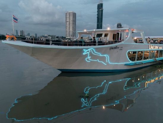 ユニコーン号 ディナークルーズ　ユニークなクルーズ船で新鮮なシーフードやライブミュージックを満喫！＜現地集合／ビュッフェ／19:00発＞