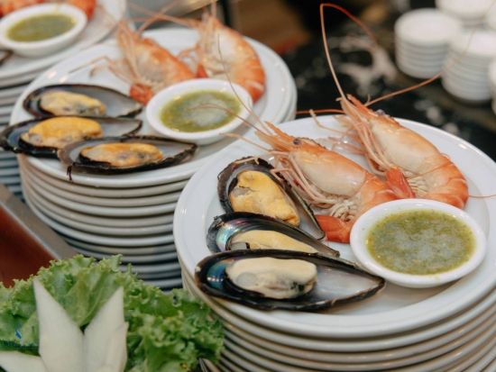 ユニコーン号 ディナークルーズ　ユニークなクルーズ船で新鮮なシーフードやライブミュージックを満喫！＜現地集合／ビュッフェ／19:00発＞