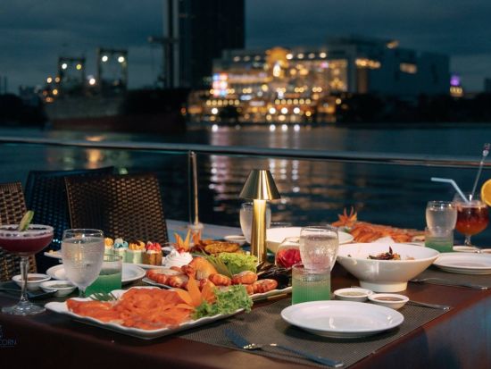 ユニコーン号 ディナークルーズ　ユニークなクルーズ船で新鮮なシーフードやライブミュージックを満喫！＜現地集合／ビュッフェ／19:00発＞