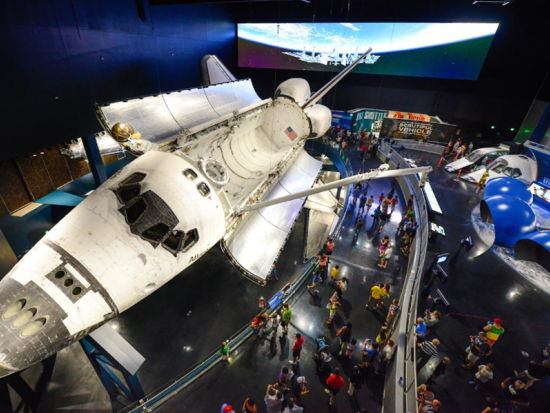 ケネディ宇宙センター ⇔ オーランド市内 往復送迎サービス　滞在時間はたっぷり約7時間 ＜英語ドライバー＞