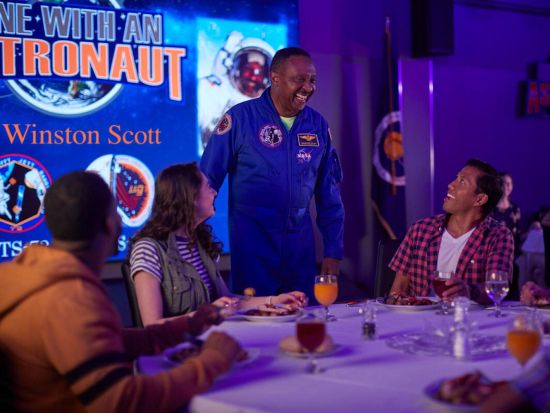 ケネディ宇宙センター1日ツアー　宇宙飛行士との会話体験付き ＜入場チケット付き／昼食付き／英語ガイド＞