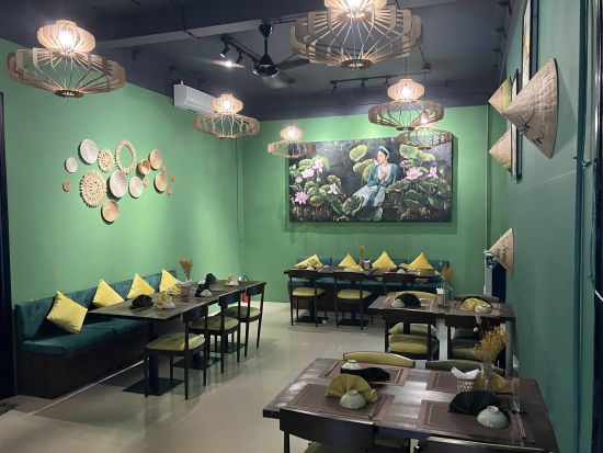 「チャーミングショー」とベトナム料理の夕食＜送迎付き／日本語ガイド＞