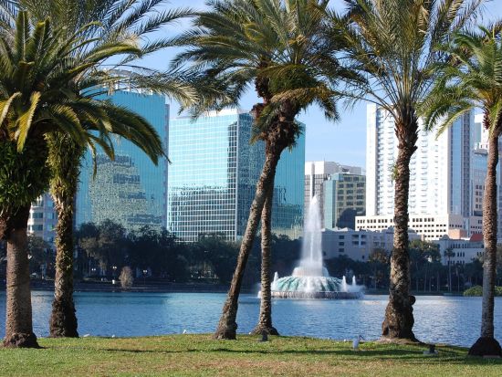 オーランド市内 凝縮半日ツアー　ボートクルーズ乗船付き ＜英語ガイド＞