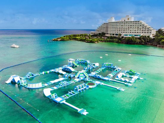 万座オーシャンパーク 国内最大級の海上アスレチック ＜ANAインターコンチネンタル万座ビーチリゾート内／3歳以上参加OK＞