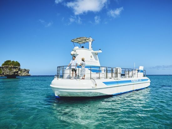 海中展望船「サブマリンJr.Ⅱ」半潜水艦型グラスボートで動く水族館へ！＜0～2歳無料／ANAインターコンチネンタル万座ビーチリゾート＞