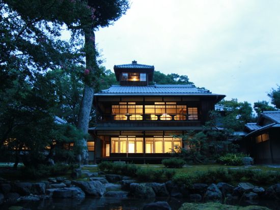 京都バスツアー 夜の夏の旅 下鴨神社「御手洗祭」＋仁和寺 国名勝指定の庭園ライトアップ＜約4時間／京都駅発＞by おこしバス（京都定期観光バス）