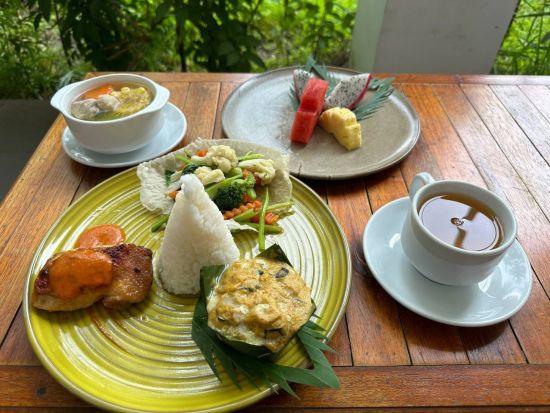 世界遺産 アンコール・トム＆タ・プローム半日観光ツアー ＜昼食付き／日本語ガイド／日系ツアーラウンジ特典付き＞