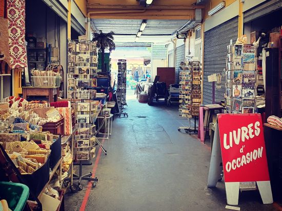 おすすめガイド ソレーヌさんがご案内 クリニャンクール蚤の市 お買い物ツアー＜土・日曜日／貸切／日本語ガイド＞