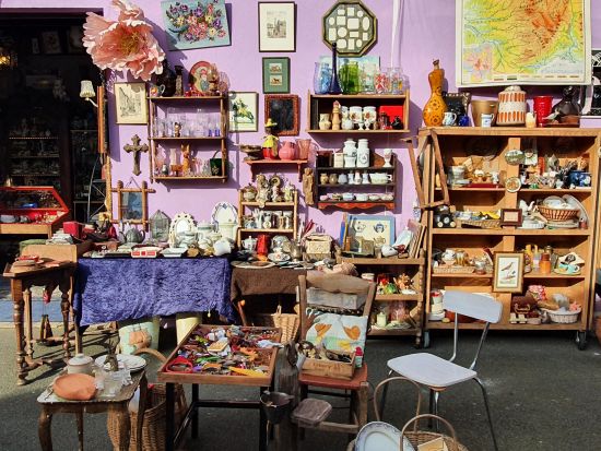 おすすめガイド ソレーヌさんがご案内 クリニャンクール蚤の市 お買い物ツアー＜土・日曜日／貸切／日本語ガイド＞