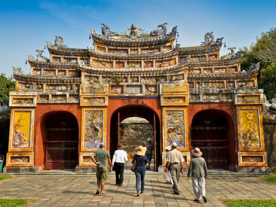 世界遺産フォンニャ洞窟＆パラダイス洞窟＆古都フエ観光1泊2日ツアー＜貸切／日本語ガイド／フエ宮廷料理の昼食付き／ホテル付きプランあり＞