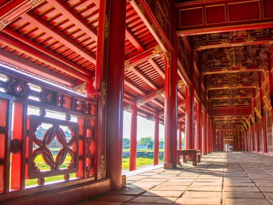 世界遺産フォンニャ洞窟＆パラダイス洞窟＆古都フエ観光1泊2日ツアー＜貸切／日本語ガイド／フエ宮廷料理の昼食付き／ホテル付きプランあり＞