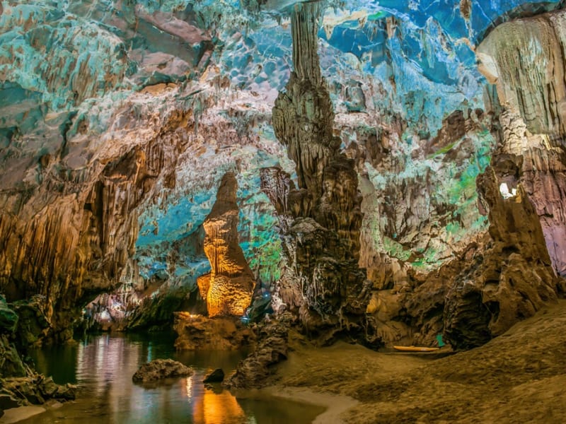 Vietnam_Phong Nha Cave_shutterstock_1301512312