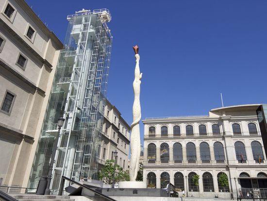 Museo Nacional Centro de Arte Reina Sofia_123RF_18009356_L