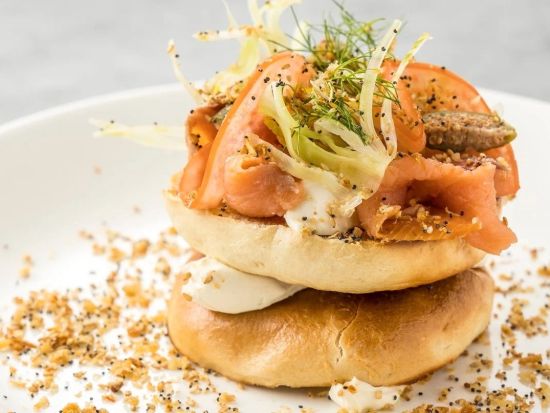 サーフラナイ（Surf Lanai）　ホテル朝食ミールクーポン　クーポン引き換え後、お好きな日時でご利用可能！＜ロイヤルハワイアンホテル内＞