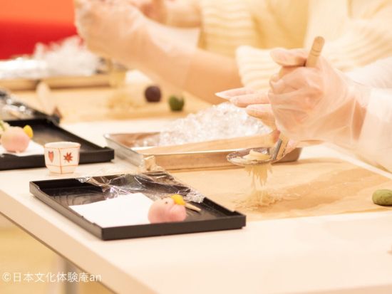 和菓子作り体験 観光の合間にもお手軽に参加できる和菓子作り お点前体験のみプランも選択可＜持ち帰りOK＞ by 日本文化体験 庵an大阪