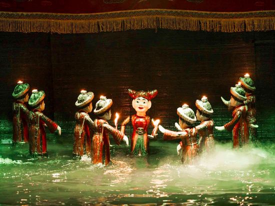 Thang-long-water-puppet-theatre