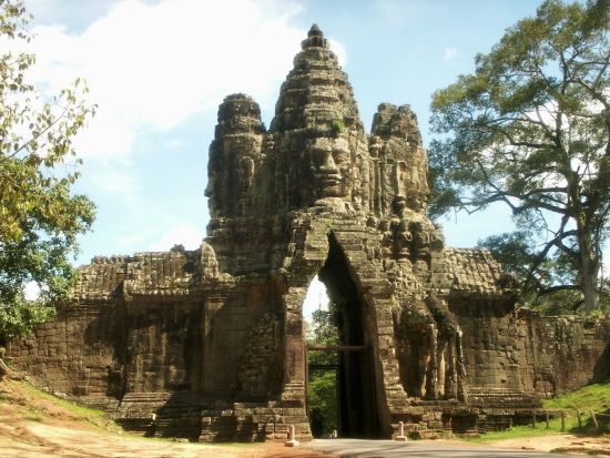 アンコール遺跡群観光ツアー　第三回廊＆朝日鑑賞＆夕日鑑賞＆アプサラ舞踊ディナー ＜昼食付き／日本語ガイド／日系ツアーラウンジ特典付き＞