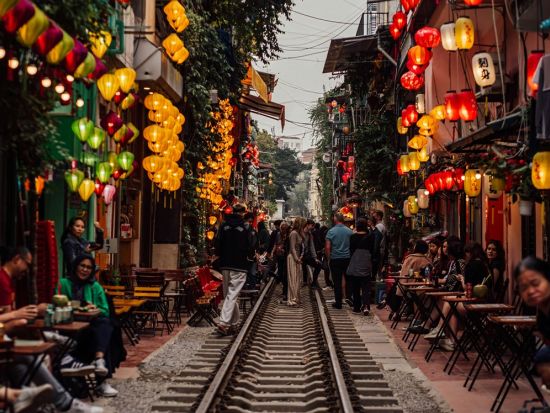 夜のトレインストリート＆ナイトマーケット散策 シクロ乗車体験付き＜金～日曜日限定／混載or貸切／日本語ガイド／ミシュランガイド掲載店での夕食付き＞