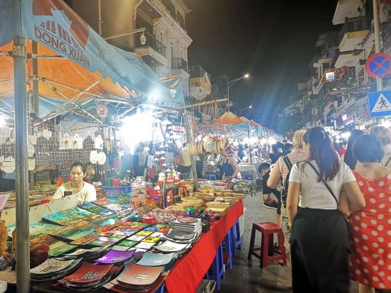 夜のトレインストリート＆ナイトマーケット散策 シクロ乗車体験付き＜金～日曜日限定／混載or貸切／日本語ガイド／ミシュランガイド掲載店での夕食付き＞