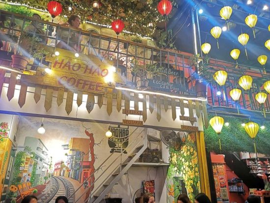 夜のトレインストリート＆ナイトマーケット散策 シクロ乗車体験付き＜金～日曜日限定／混載or貸切／日本語ガイド／ミシュランガイド掲載店での夕食付き＞