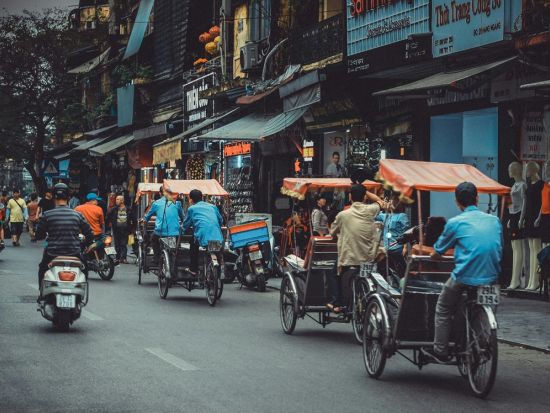 夜のトレインストリート＆ナイトマーケット散策 シクロ乗車体験付き＜金～日曜日限定／混載or貸切／日本語ガイド／ミシュランガイド掲載店での夕食付き＞