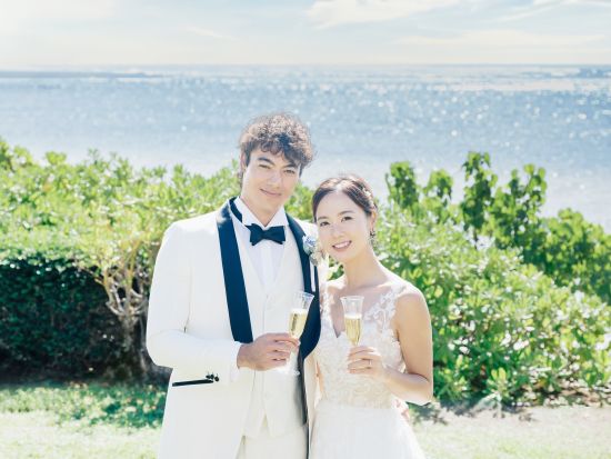 ハワイ　チャペルフォト　キャルバリー・バイ・ザ・シー教会　祭壇から海が見えるハワイ唯一の教会内部と教会のガーデン＆ビーチで撮影！（撮影・衣装・メイク）