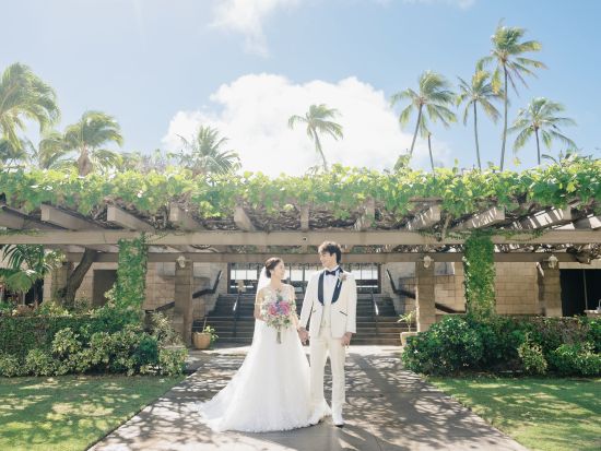 ハワイ　チャペルフォト　キャルバリー・バイ・ザ・シー教会　祭壇から海が見えるハワイ唯一の教会内部と教会のガーデン＆ビーチで撮影！（撮影・衣装・メイク）