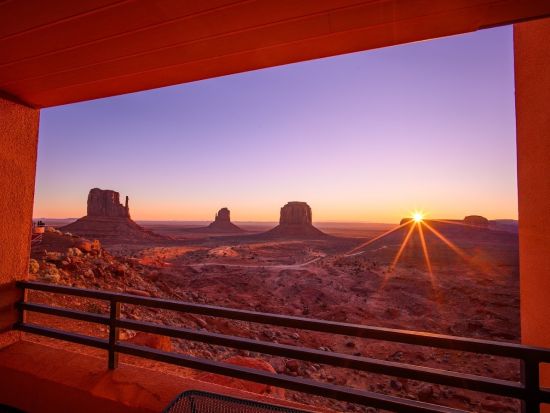 絶景ホテル「ビューホテル」宿泊 1泊2日ツアー　モニュメントバレー＆グランドキャニオン＆アンテロープキャニオン＆ルート66 ＜貸切／日本語ドライバーガイド＞