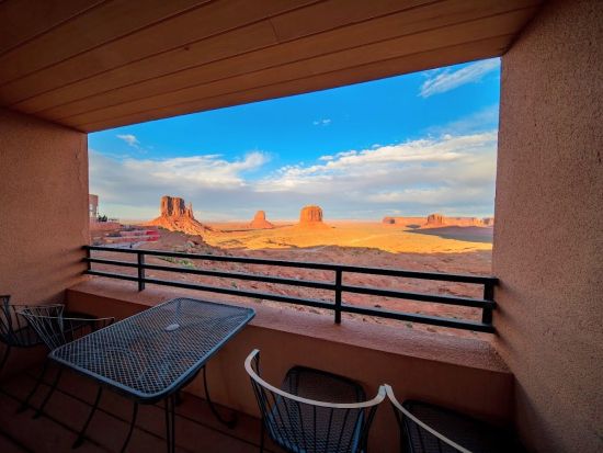 絶景ホテル「ビューホテル」＆グランドキャニオン公園内宿泊 2泊3日　モニュメントバレー＆グランドキャニオン＆アンテロープ＆セドナ＜貸切／日本語ドライバーガイド＞