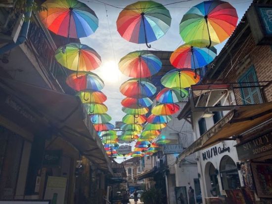 シェムリアップ フォトジェニックツアー　民族衣装を着てアンコール・ワット観光＆フュージョン料理ランチ＆本格フレンチディナーを楽しめる ＜日本語ガイド＞