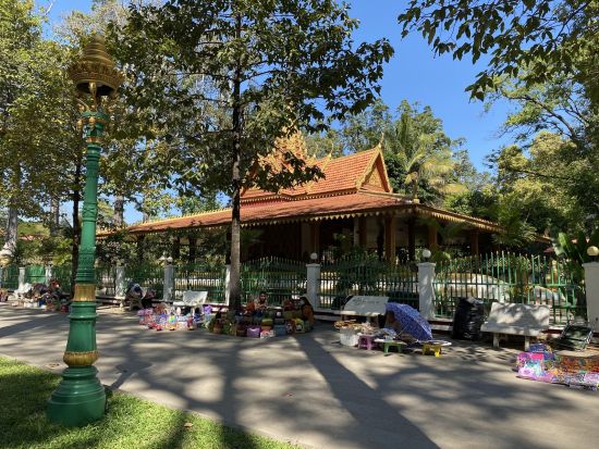 シェムリアップ フォトジェニックツアー　民族衣装を着てアンコール・ワット観光＆フュージョン料理ランチ＆本格フレンチディナーを楽しめる ＜日本語ガイド＞