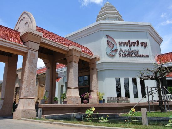 シェムリアップ フォトジェニックツアー　民族衣装を着てアンコール・ワット観光＆フュージョン料理ランチ＆本格フレンチディナーを楽しめる ＜日本語ガイド＞