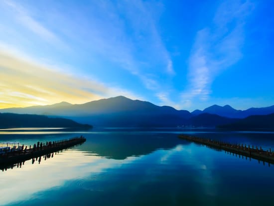 Taiwan_Sun Moon Lake_shutterstock_118978963