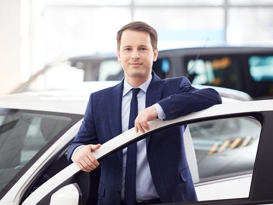 Generic_Airport_Transfer_Driver_Shutterstock (11)