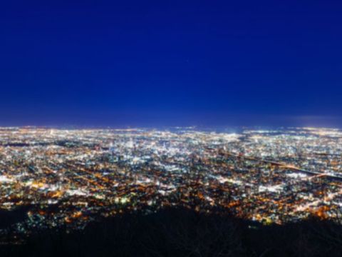 札幌発　日帰りバスツアー 札幌場外市場＋白い恋人パーク＋大倉山で楽しむ夜景ツアー＜6～9月 土日限定／札幌市内発着＞